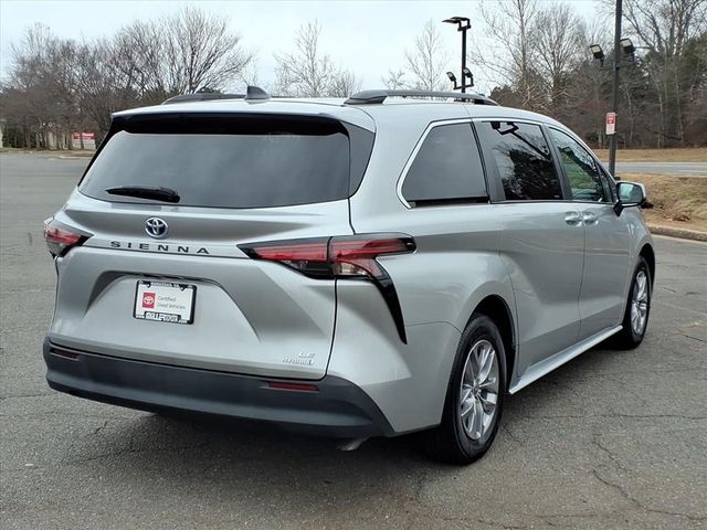 2022 Toyota Sienna LE