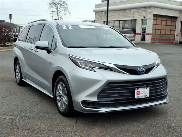 2022 Toyota Sienna LE