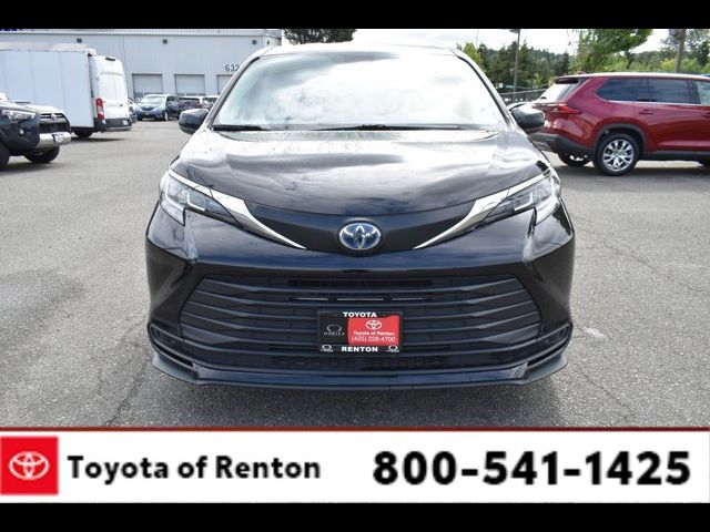 2022 Toyota Sienna LE