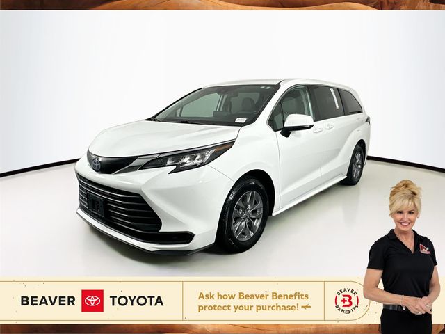 2022 Toyota Sienna LE