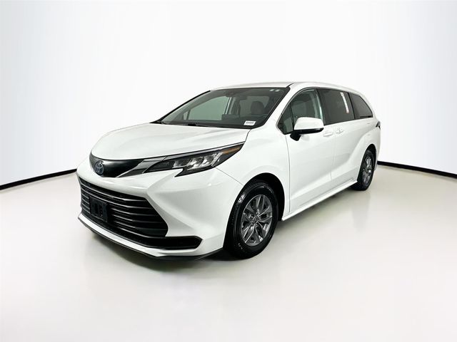 2022 Toyota Sienna LE