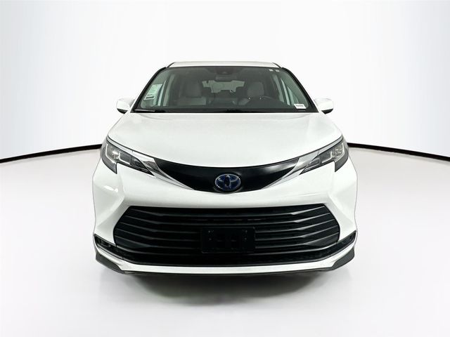 2022 Toyota Sienna LE