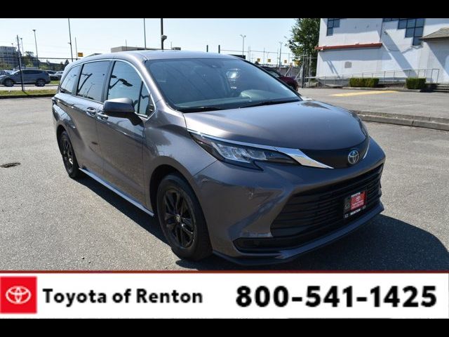 2022 Toyota Sienna LE