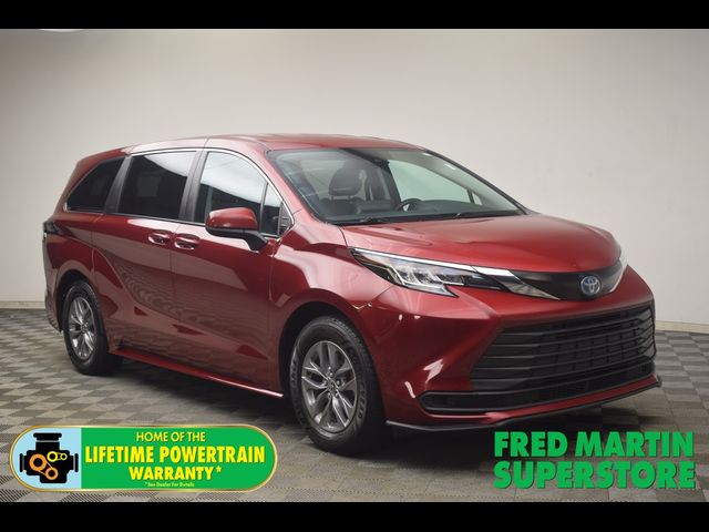 2022 Toyota Sienna LE
