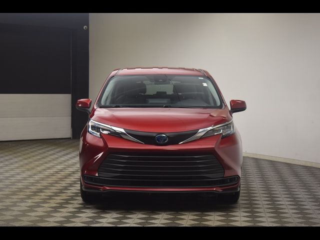 2022 Toyota Sienna LE