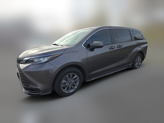 2022 Toyota Sienna LE