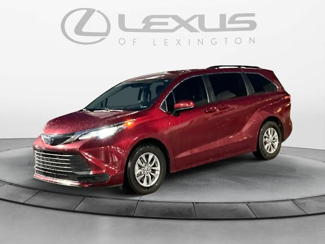 2022 Toyota Sienna LE