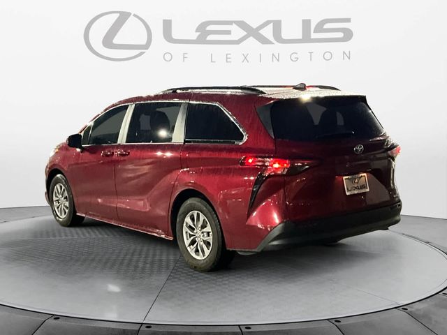 2022 Toyota Sienna LE