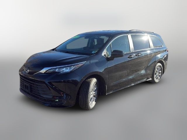 2022 Toyota Sienna LE