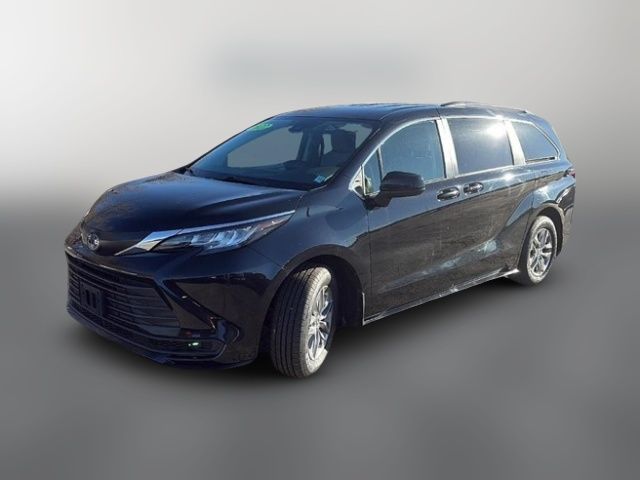 2022 Toyota Sienna LE