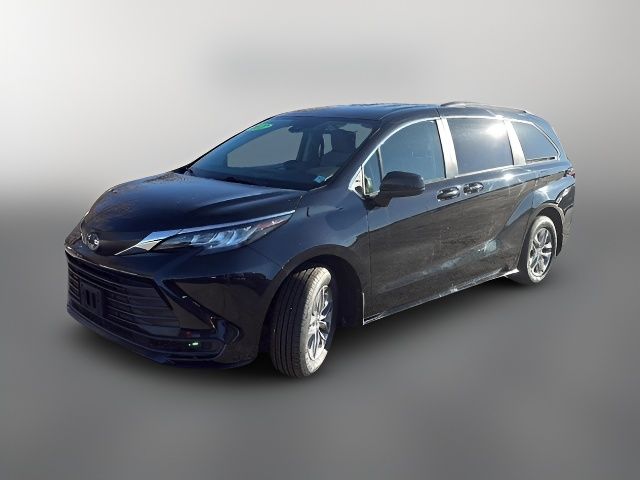 2022 Toyota Sienna LE