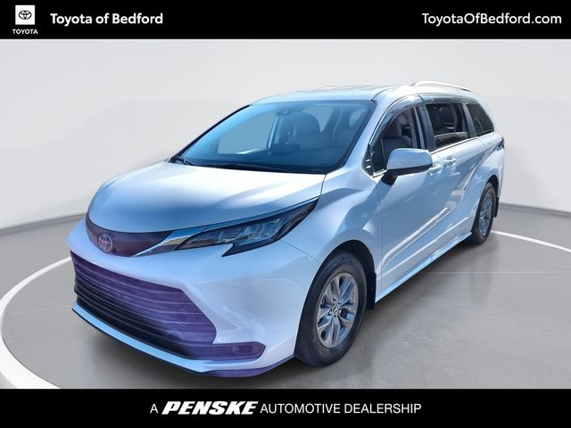 2022 Toyota Sienna LE