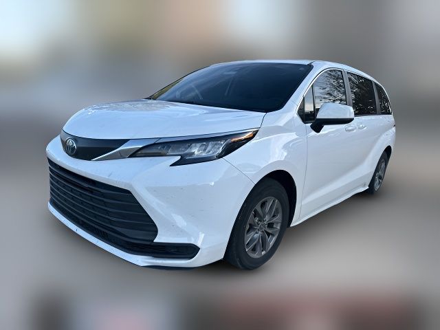 2022 Toyota Sienna LE