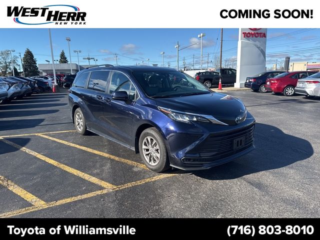 2022 Toyota Sienna LE