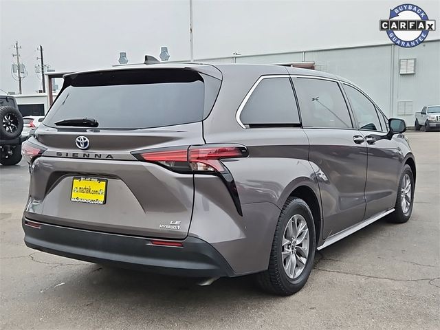 2022 Toyota Sienna LE