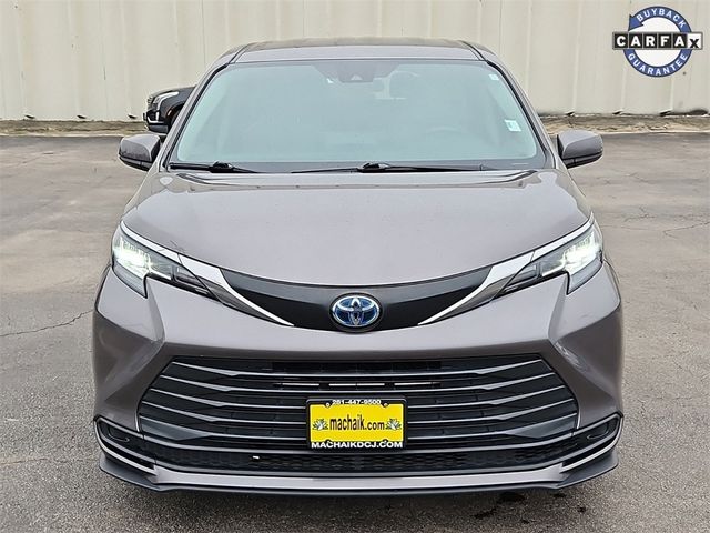 2022 Toyota Sienna LE