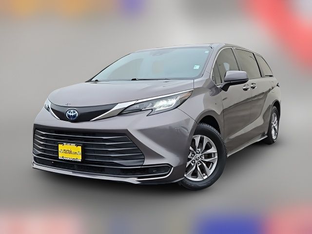 2022 Toyota Sienna LE