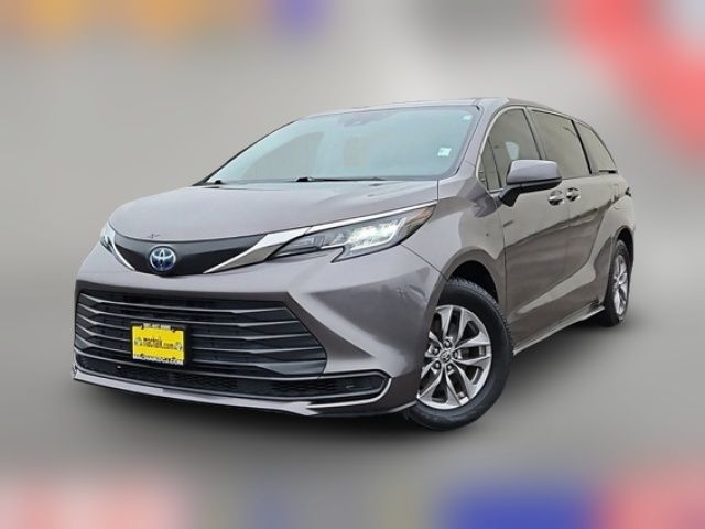 2022 Toyota Sienna LE