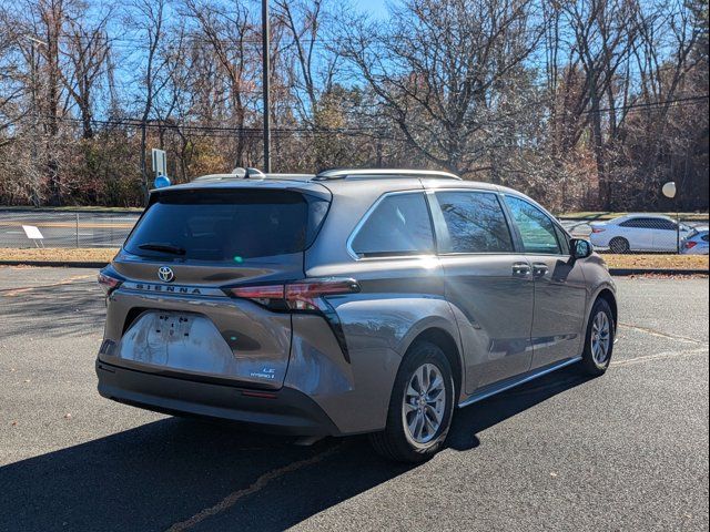 2022 Toyota Sienna LE