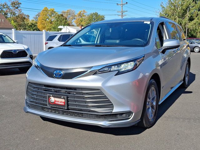 2022 Toyota Sienna LE