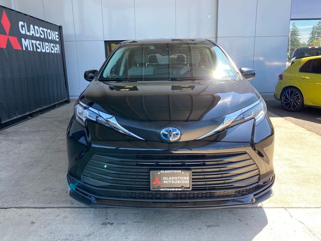 2022 Toyota Sienna LE