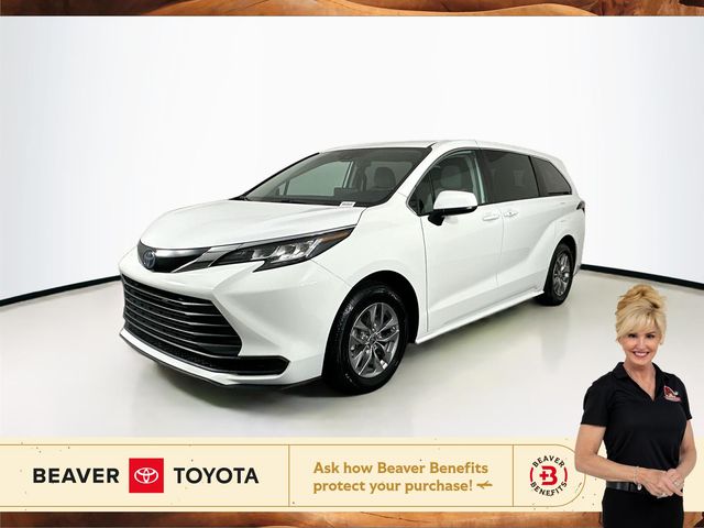 2022 Toyota Sienna LE