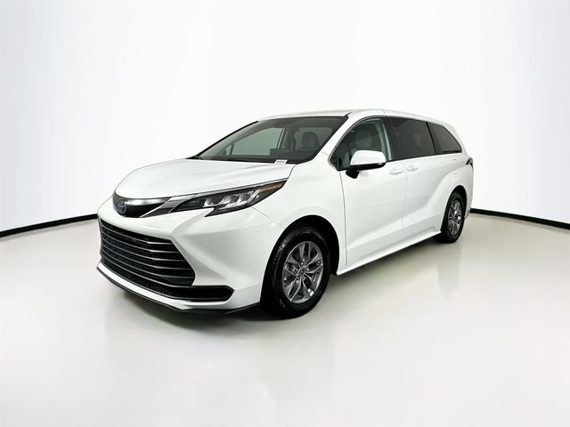 2022 Toyota Sienna LE