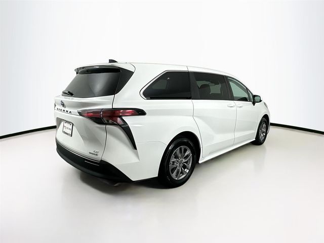 2022 Toyota Sienna LE