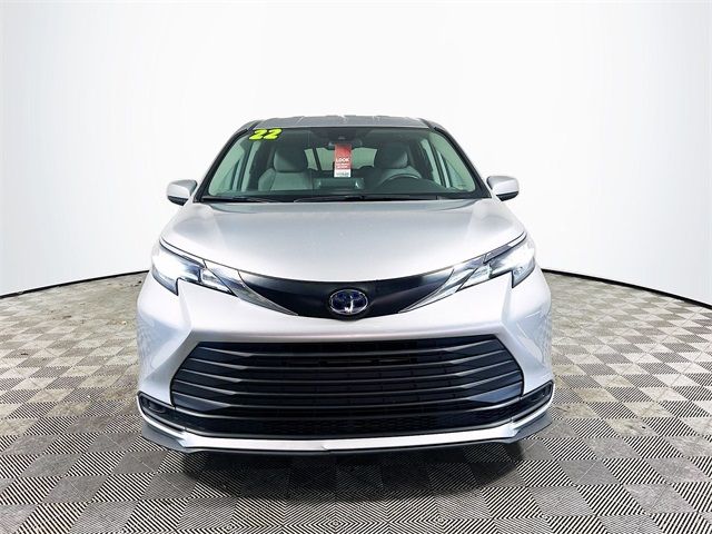 2022 Toyota Sienna LE