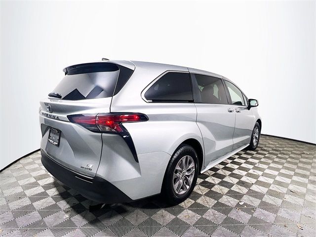 2022 Toyota Sienna LE