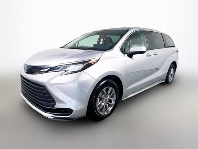 2022 Toyota Sienna LE