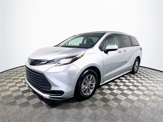 2022 Toyota Sienna LE