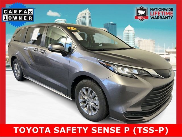 2022 Toyota Sienna LE