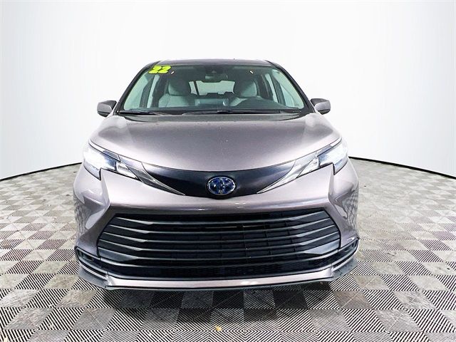 2022 Toyota Sienna LE