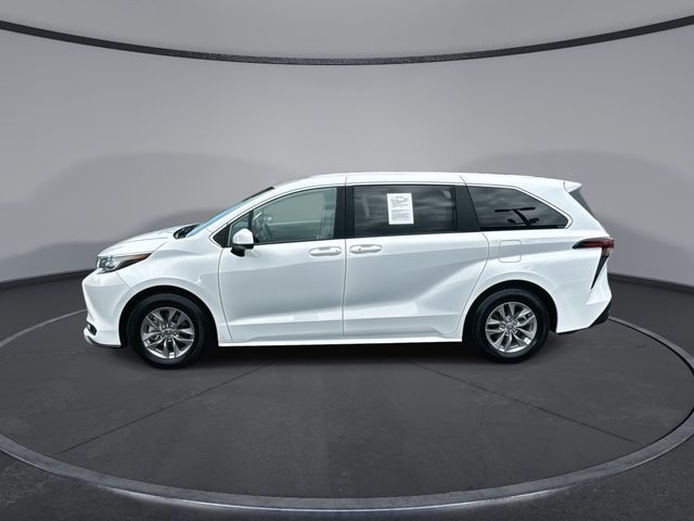 2022 Toyota Sienna LE