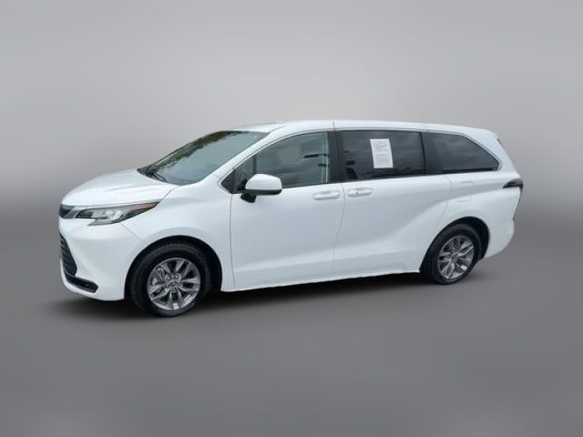 2022 Toyota Sienna LE