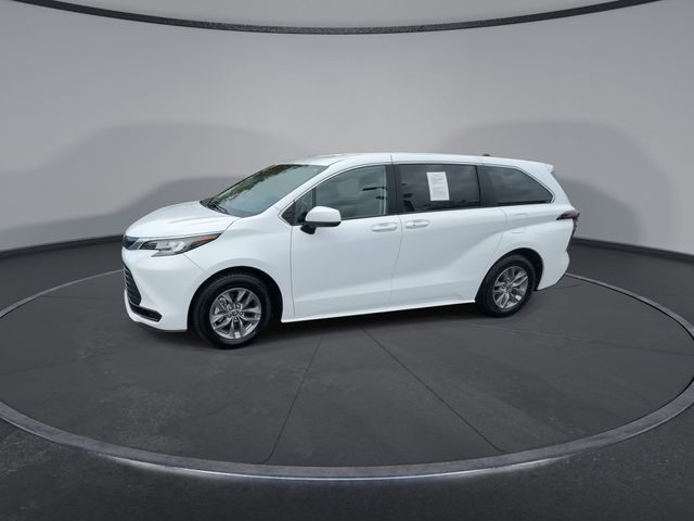 2022 Toyota Sienna LE