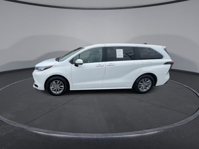 2022 Toyota Sienna LE