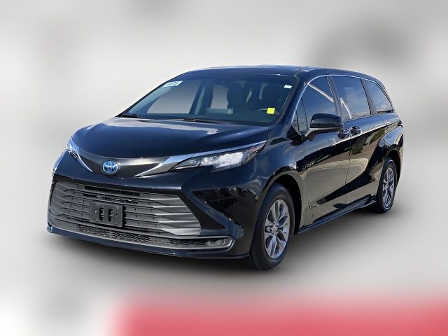 2022 Toyota Sienna LE