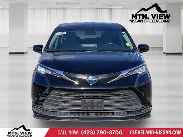 2022 Toyota Sienna LE