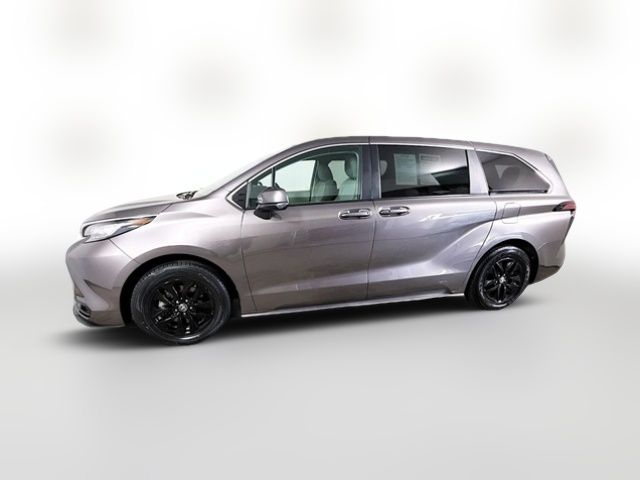 2022 Toyota Sienna LE