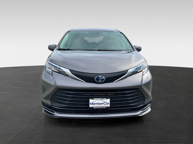 2022 Toyota Sienna LE