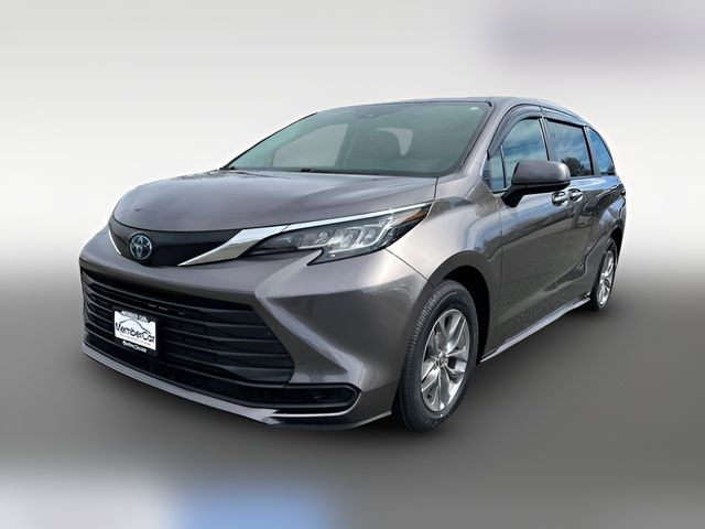 2022 Toyota Sienna LE