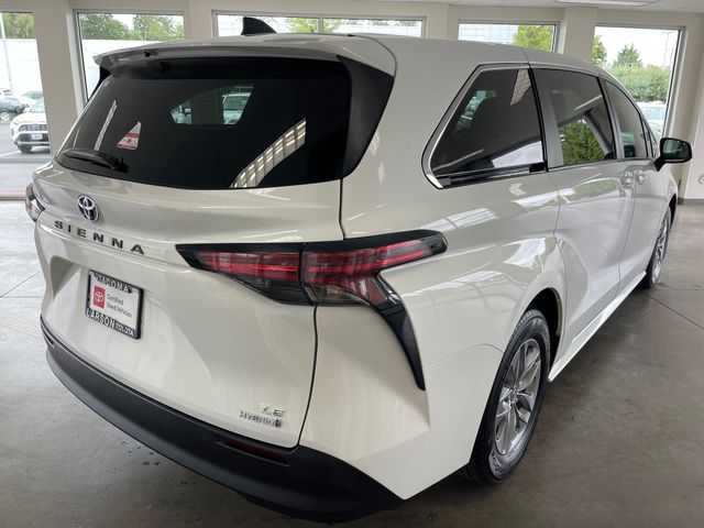 2022 Toyota Sienna LE