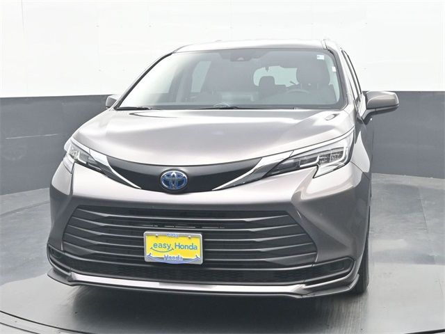 2022 Toyota Sienna LE