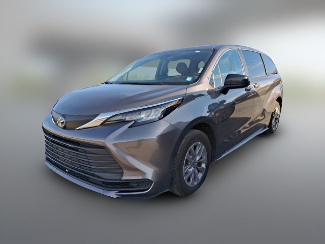 2022 Toyota Sienna LE