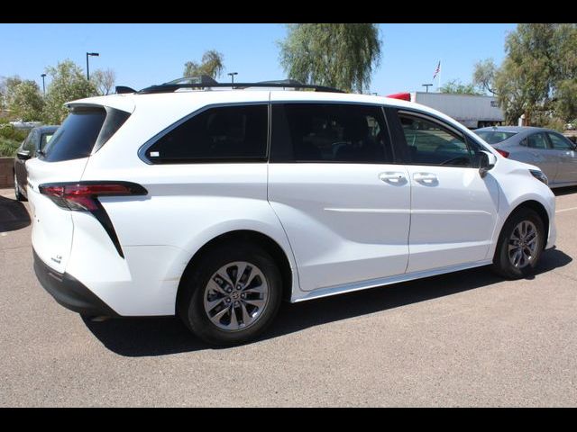2022 Toyota Sienna LE