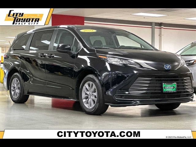 2022 Toyota Sienna LE