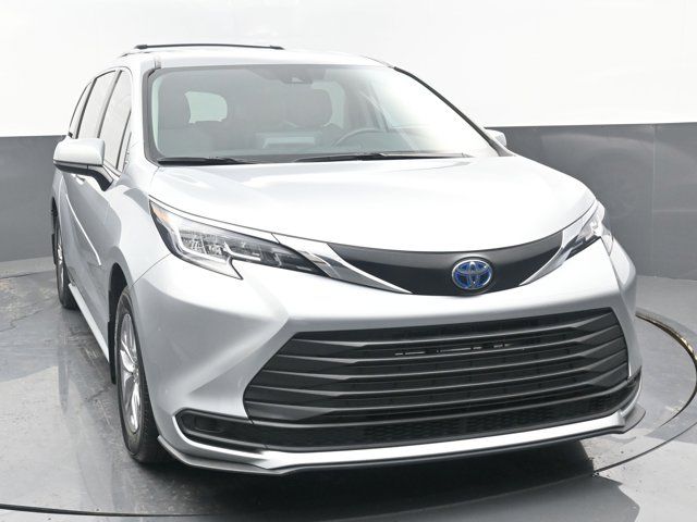 2022 Toyota Sienna LE