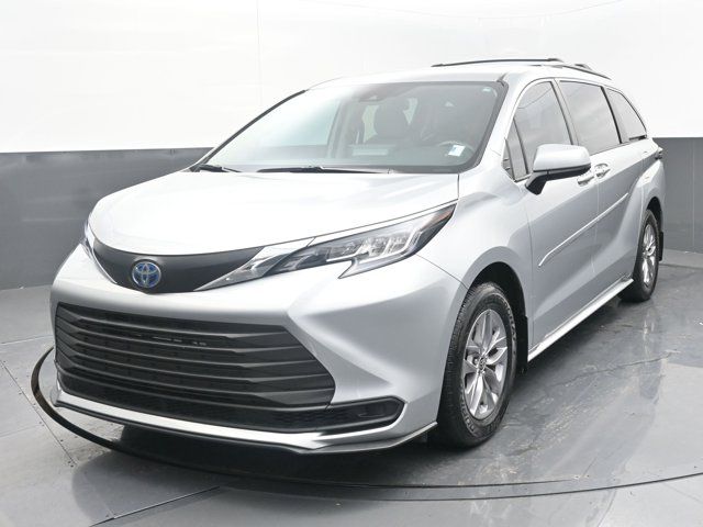 2022 Toyota Sienna LE